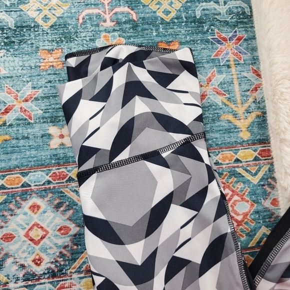 Adidas Gray Black Geometric Legging CV7088 US XS - Picture 2 of 8